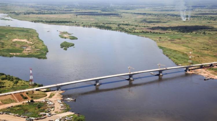 Sobe para 10 número de mortos em naufrágio